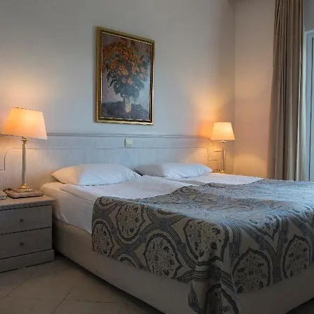 Alinn Boutique (adults Only) Отель 4*